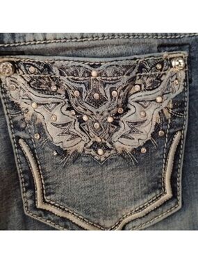 Gorgeous Miss Me Midrise Ankle Skinny Jeans With Embellished Pockets 26” Inseam